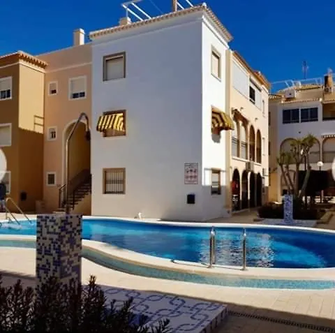 Naranja Con Piscina Urb El Paraiso