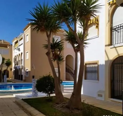 Naranja Con Piscina Urb El Paraiso